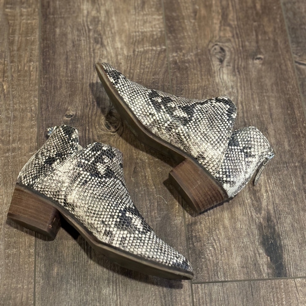 Dolce Vita Karsen Snakeskin Python Bootie Ankle Boots Women's Size 8 - Picture 8 of 13